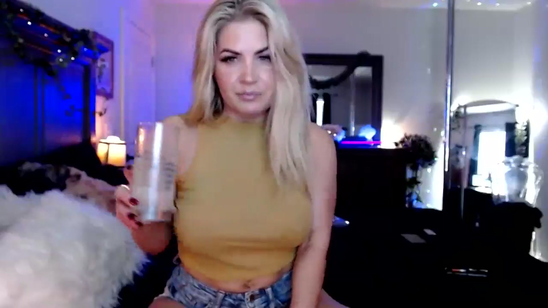 Gallery image thumbnail from Marilyn_XO's myfreecams stream on, 11/09/2024, 16:48 image 5 of 20