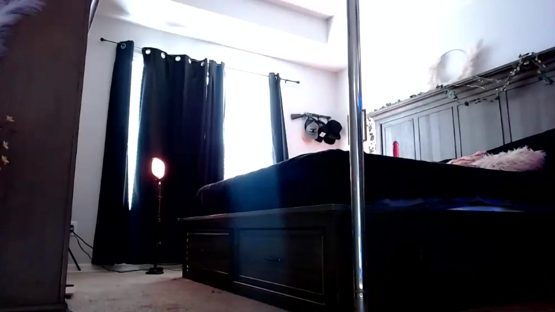 Gallery image thumbnail from Marilyn_XO's myfreecams stream on, 11/09/2024, 17:23 image 17 of 20