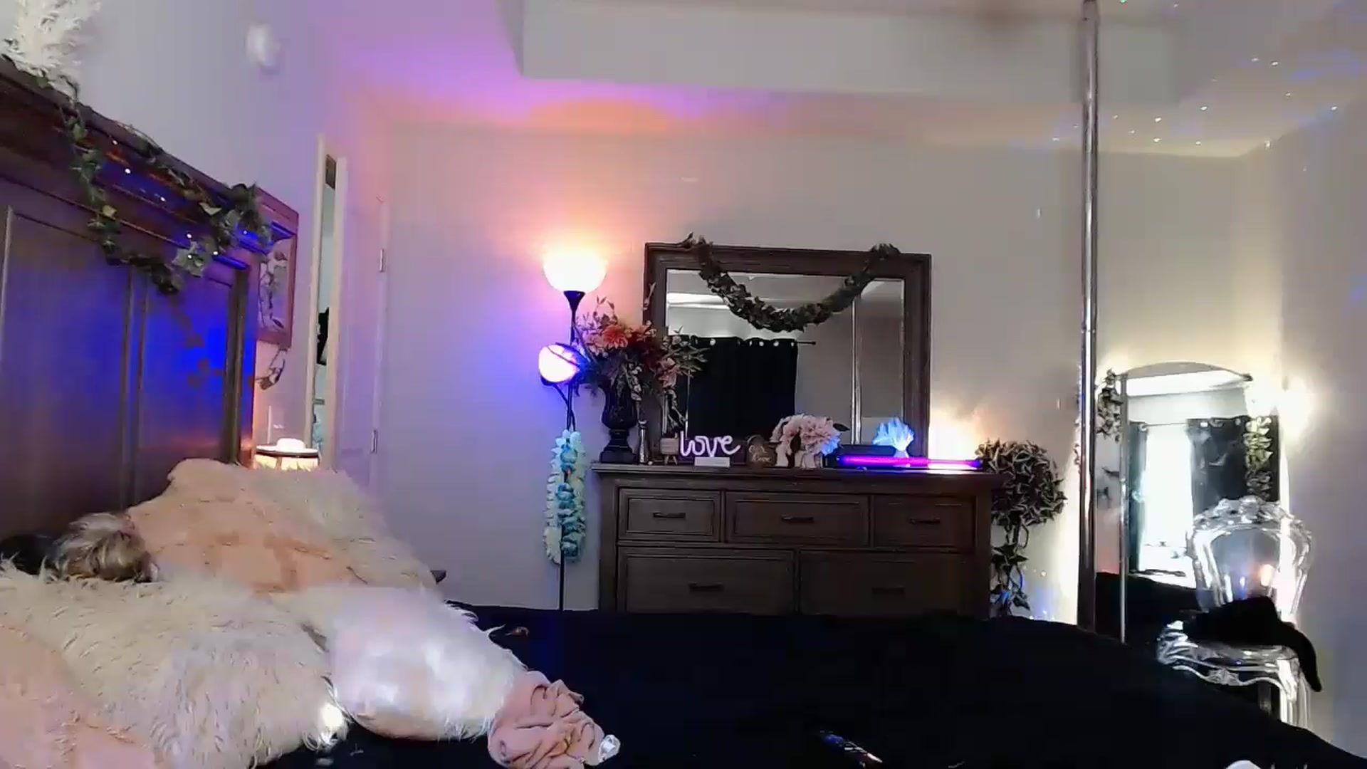 Gallery image thumbnail from Marilyn_XO's myfreecams stream on, 11/11/2024, 18:38 image 6 of 20