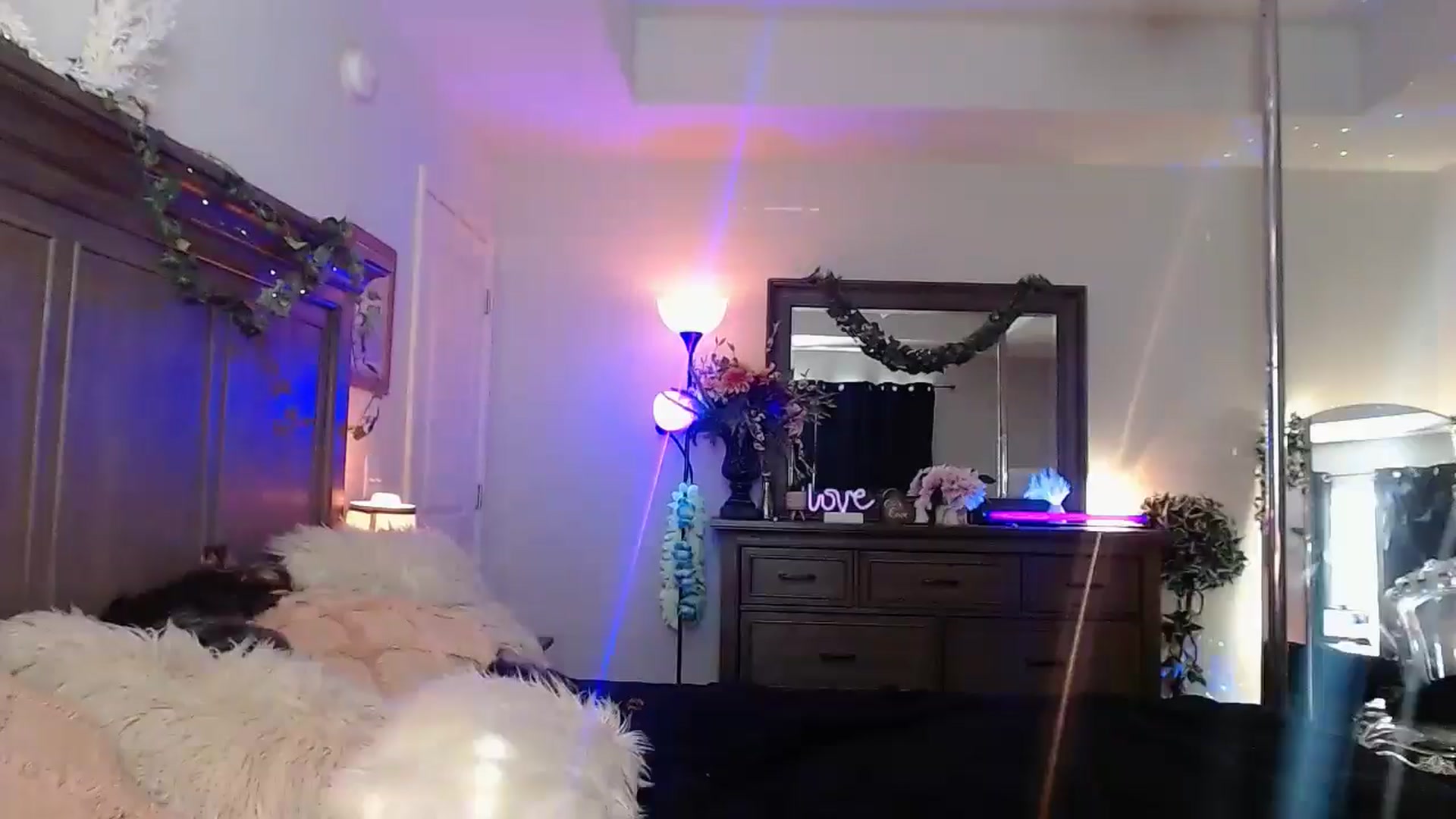 Gallery image thumbnail from Marilyn_XO's myfreecams stream on, 11/11/2024, 18:38 image 10 of 20