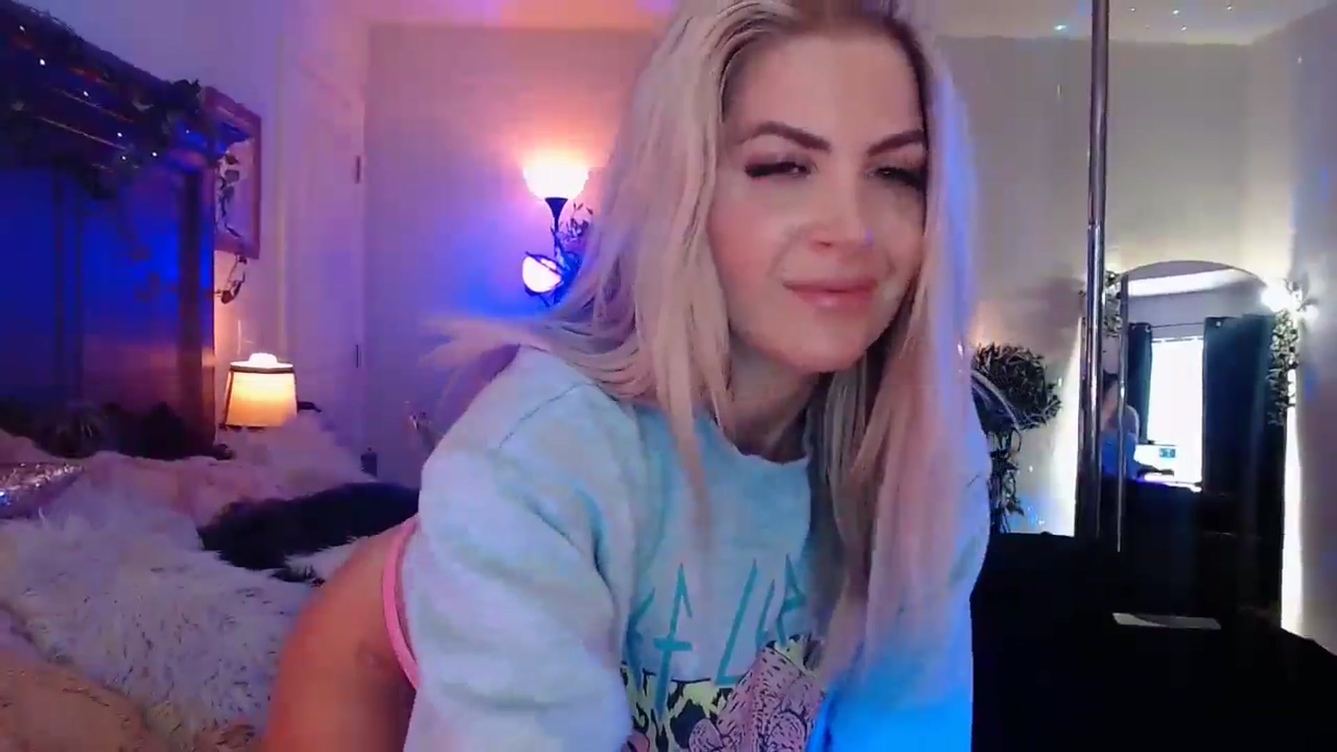 Gallery image thumbnail from Marilyn_XO's myfreecams stream on, 11/13/2024, 18:40 image 2 of 20