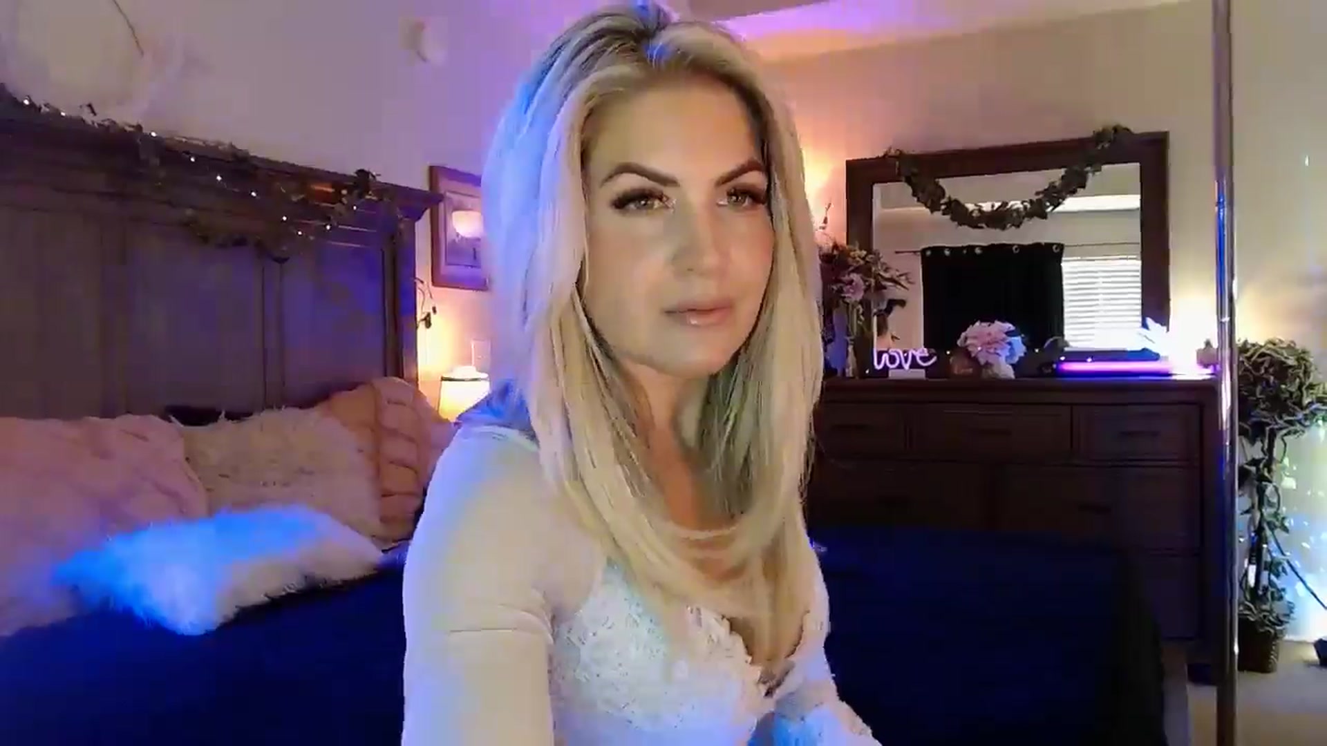 Gallery image thumbnail from Marilyn_XO's myfreecams stream on, 11/14/2024, 16:36 image 4 of 20