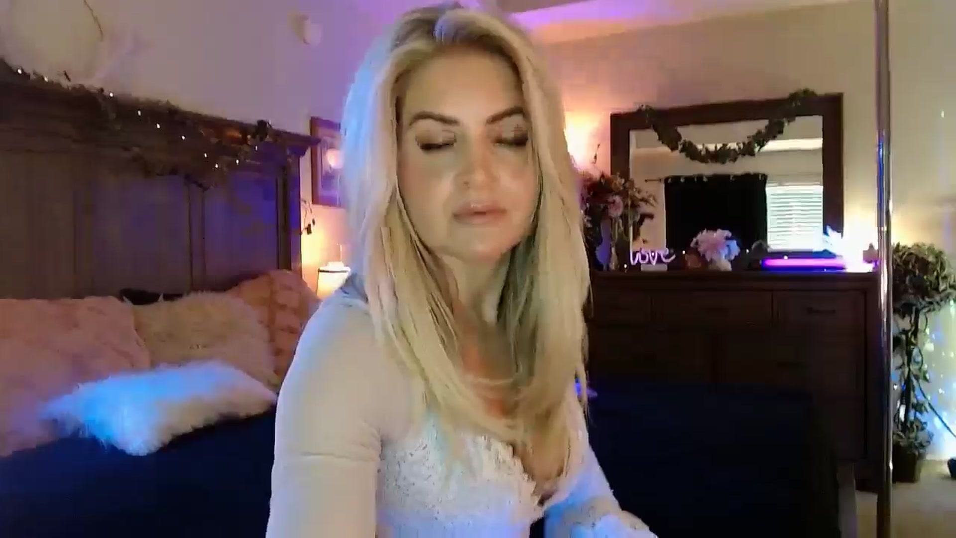 Gallery image thumbnail from Marilyn_XO's myfreecams stream on, 11/14/2024, 16:36 image 3 of 20