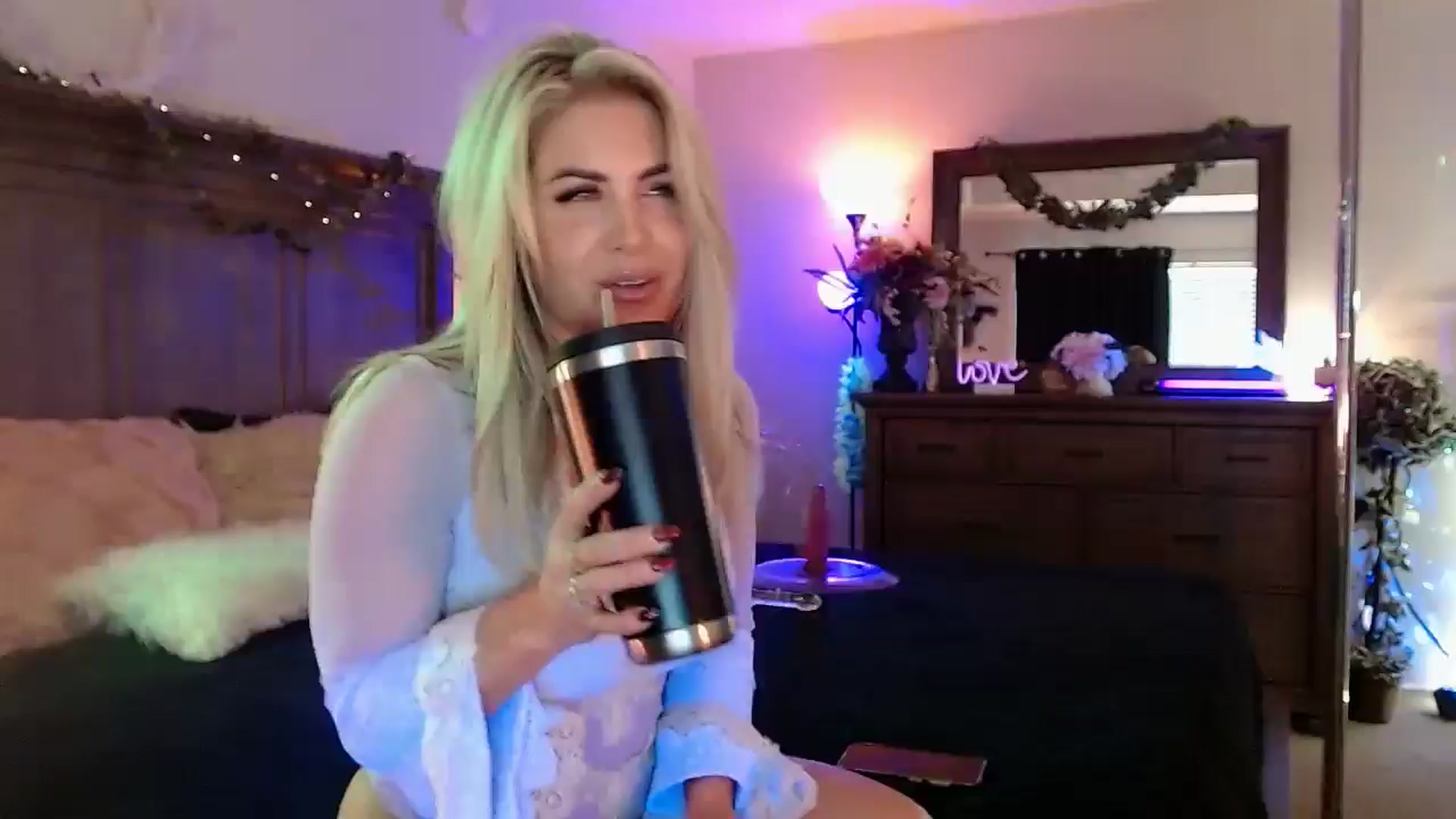 Gallery image thumbnail from Marilyn_XO's myfreecams stream on, 11/14/2024, 16:36 image 12 of 20