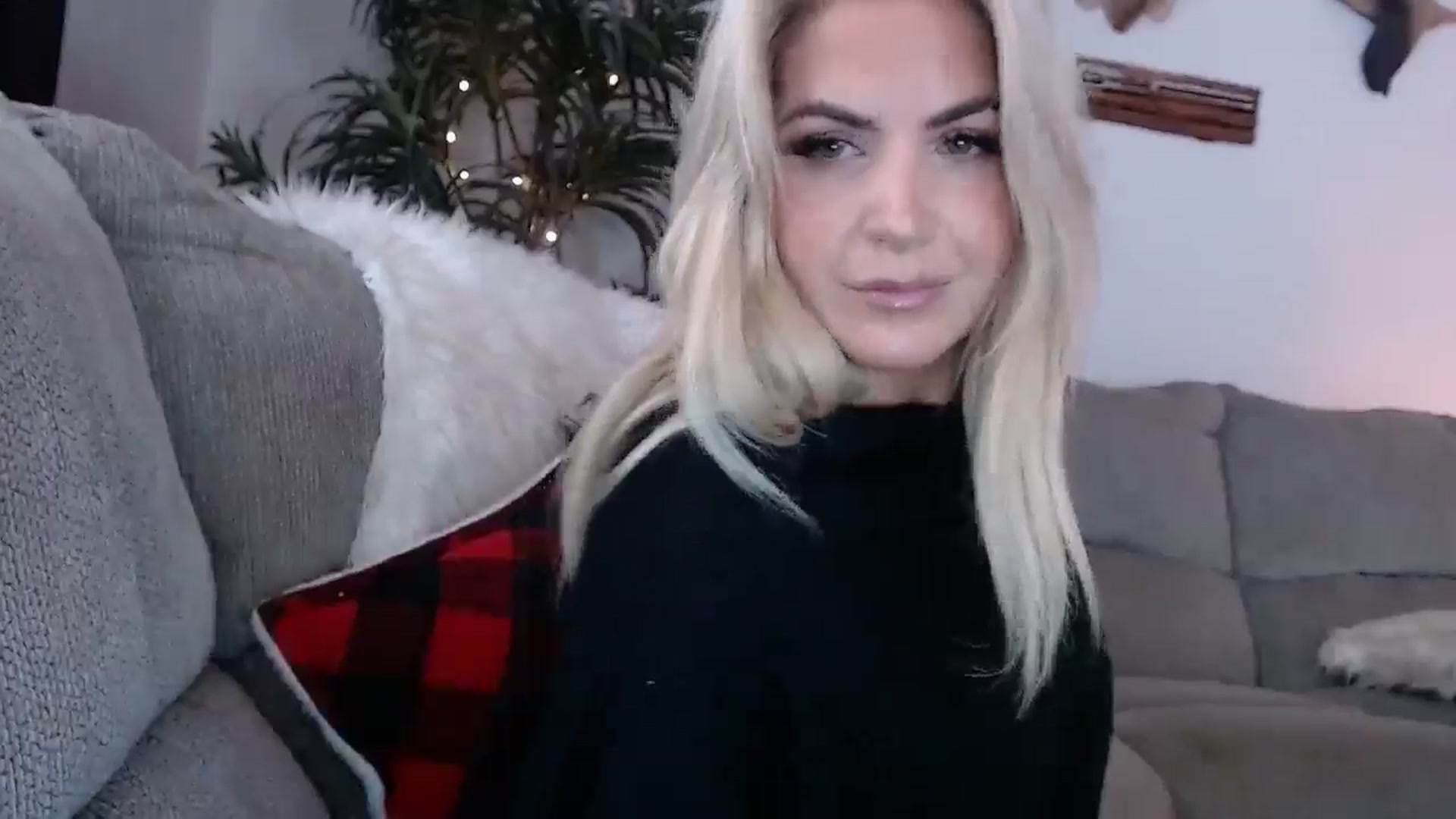 Gallery image thumbnail from Marilyn_XO's myfreecams stream on, 11/18/2024, 17:31 image 3 of 20