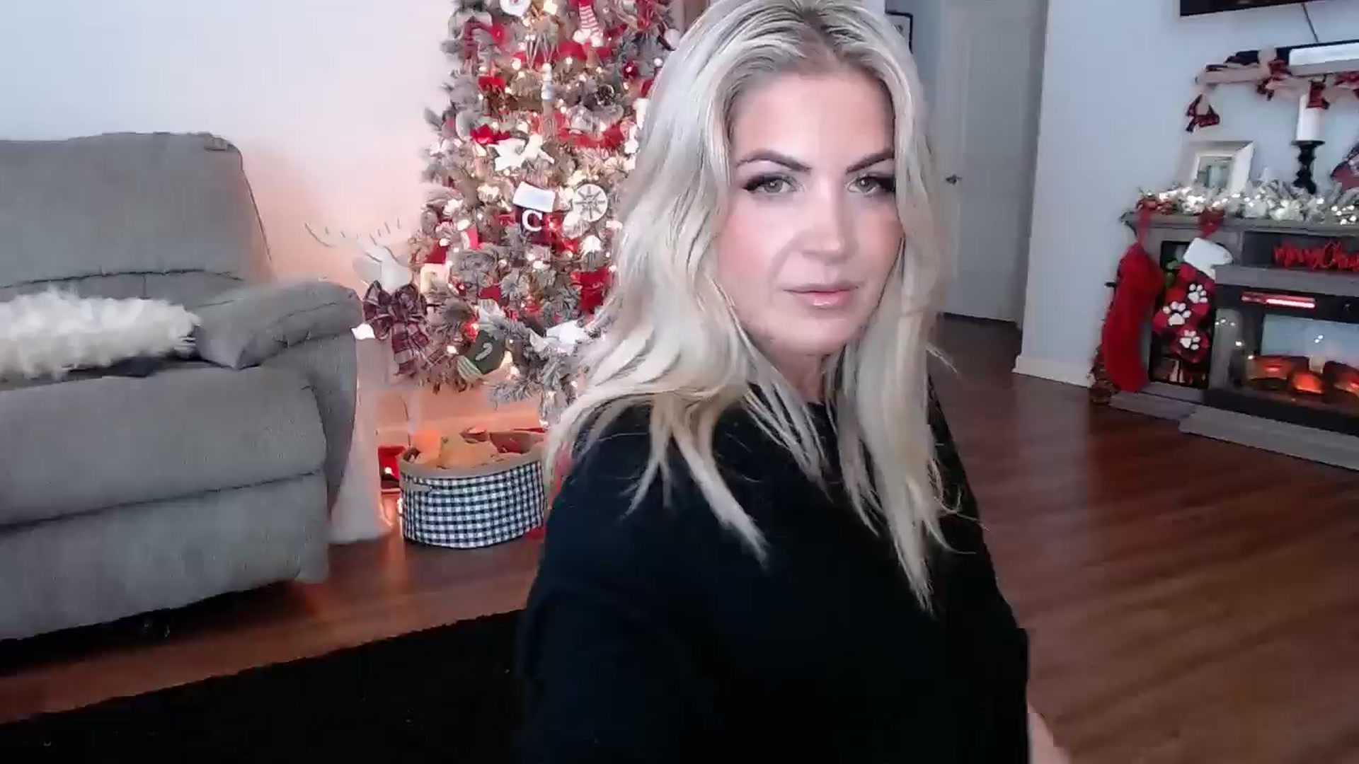Gallery image thumbnail from Marilyn_XO's myfreecams stream on, 11/18/2024, 17:31 image 10 of 20