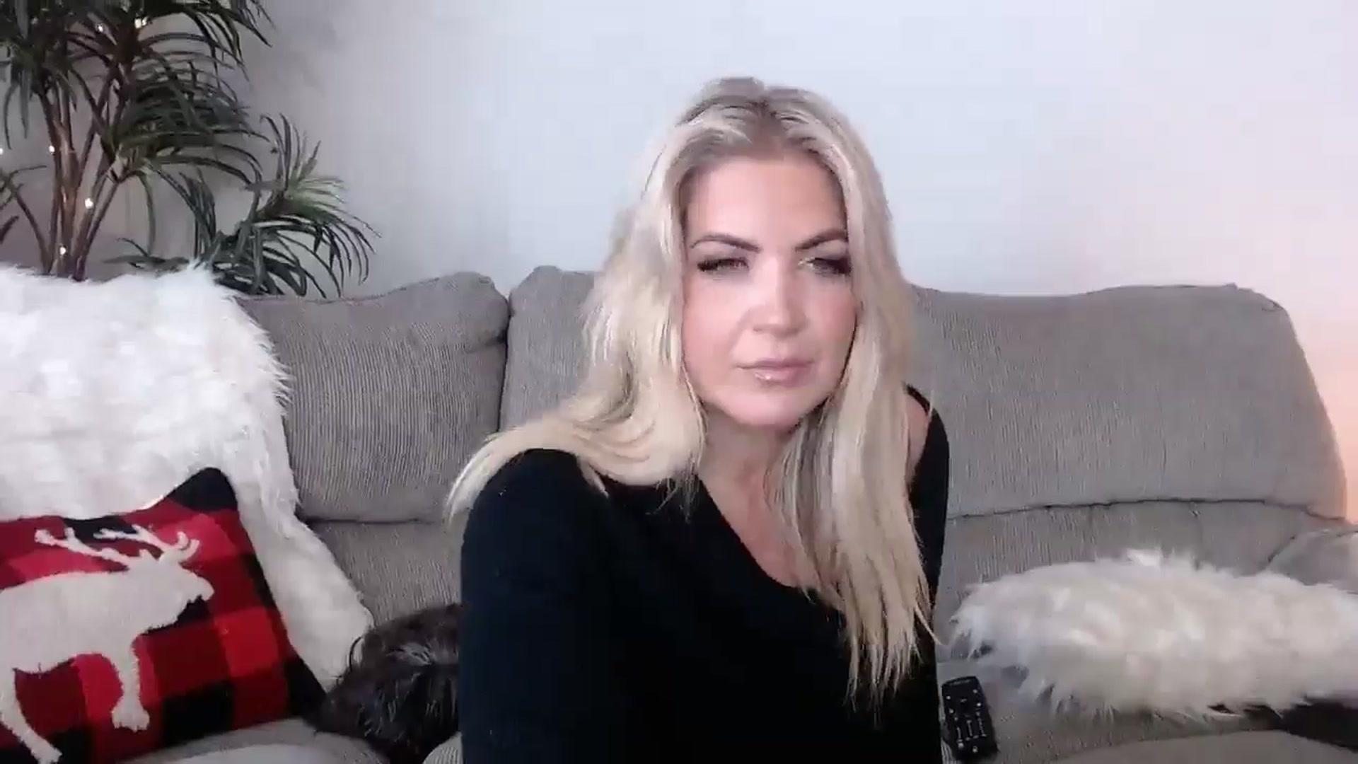 Gallery image thumbnail from Marilyn_XO's myfreecams stream on, 11/18/2024, 17:31 image 8 of 20