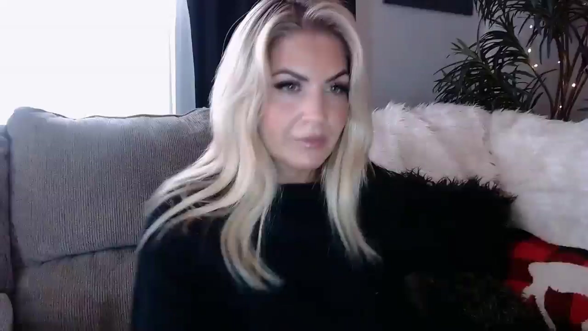 Gallery image thumbnail from Marilyn_XO's myfreecams stream on, 11/18/2024, 17:31 image 1 of 20