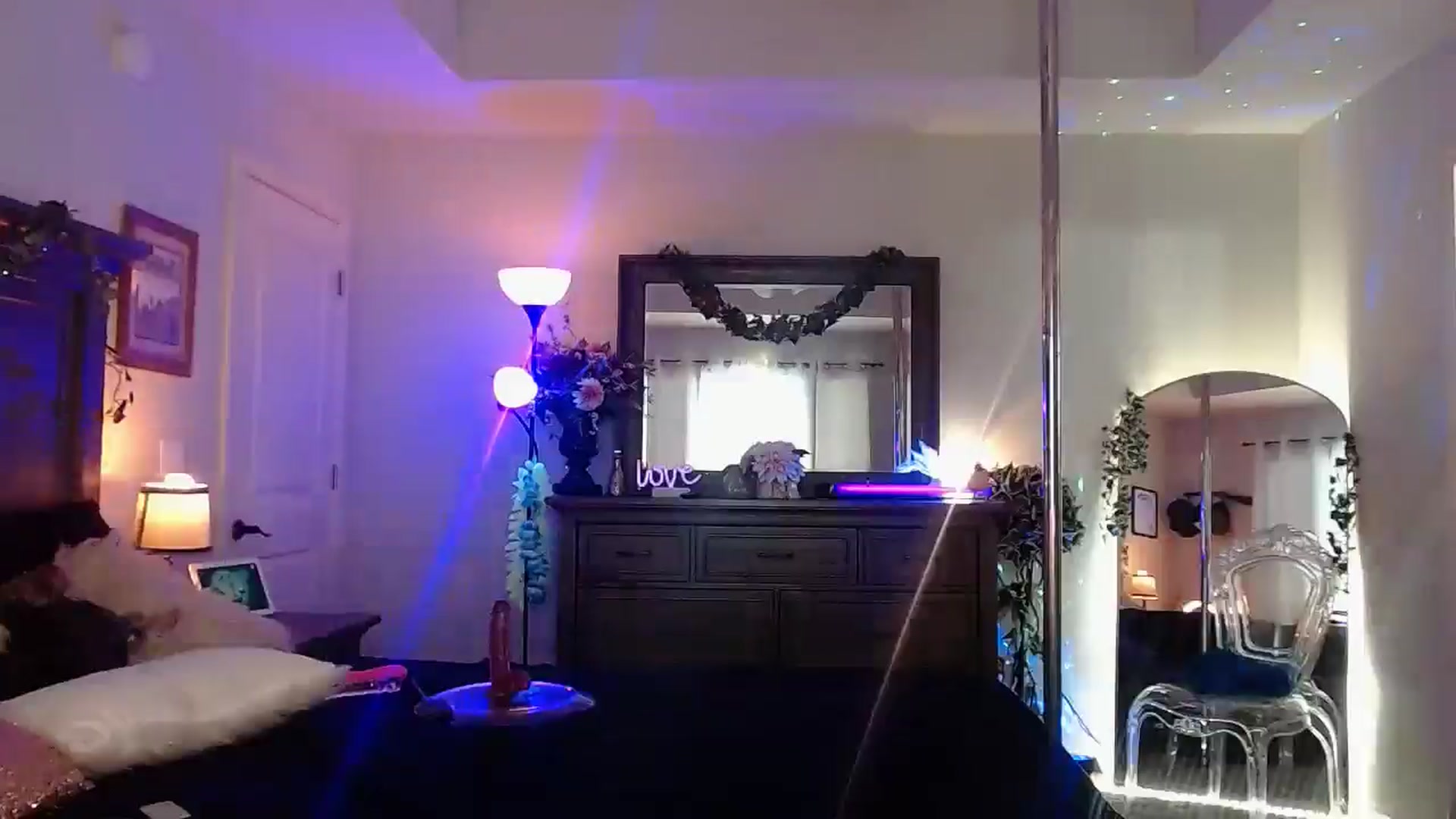Gallery image thumbnail from Marilyn_XO's myfreecams stream on, 11/25/2024, 18:10 image 4 of 20