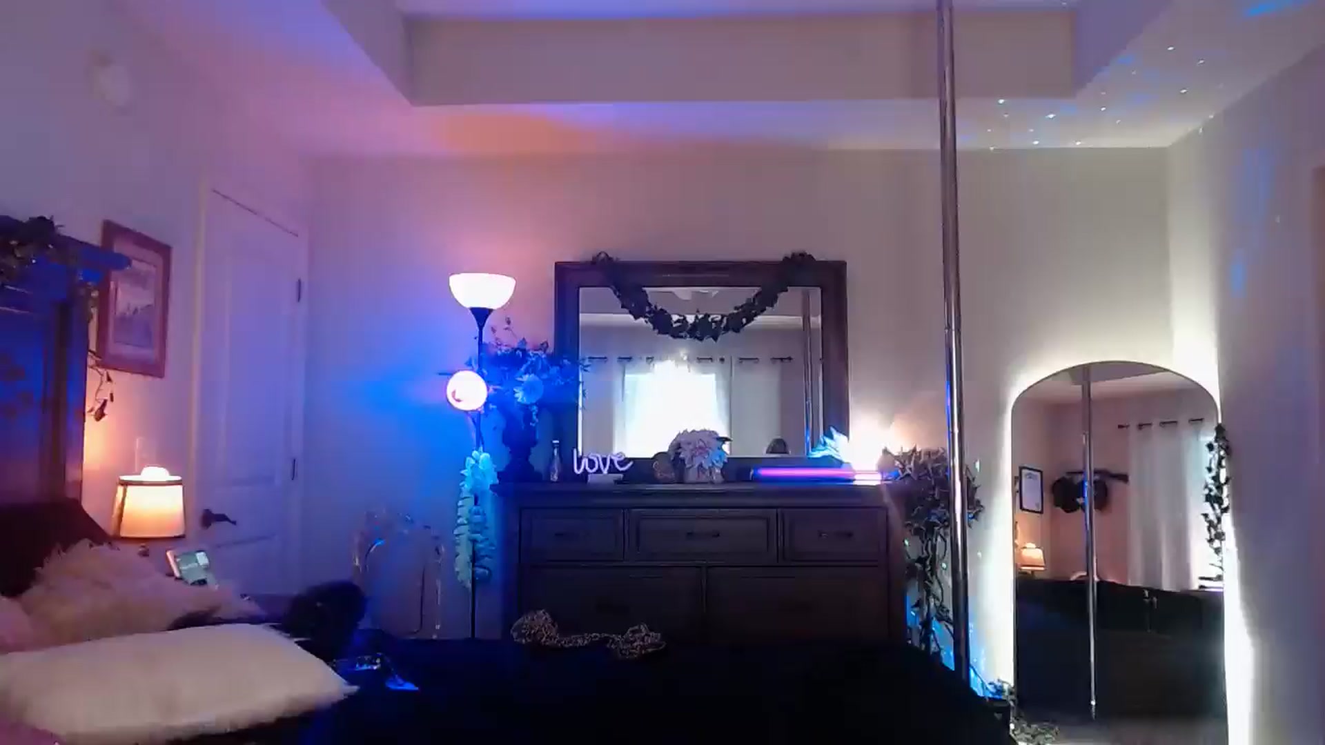 Gallery image thumbnail from Marilyn_XO's myfreecams stream on, 11/25/2024, 20:35 image 18 of 20