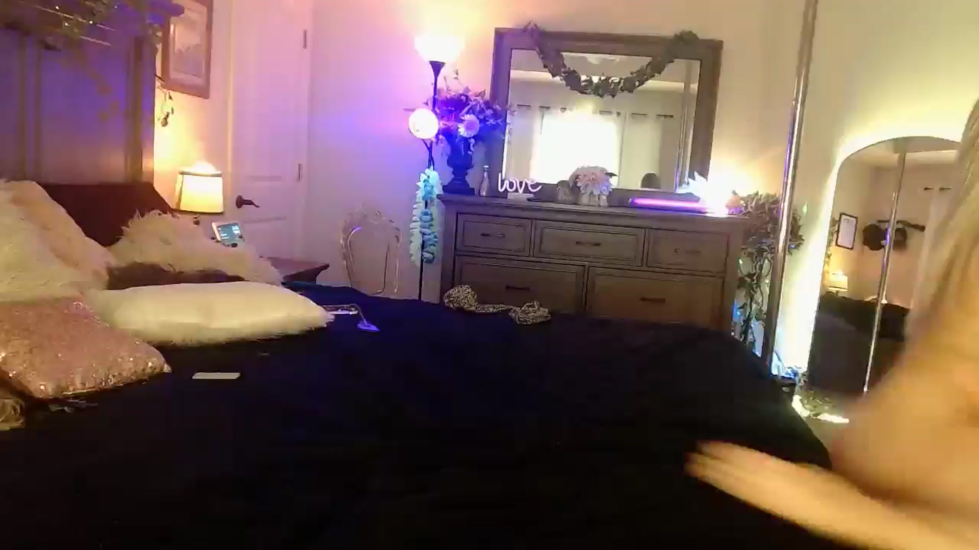 Gallery image thumbnail from Marilyn_XO's myfreecams stream on, 11/25/2024, 20:35 image 6 of 20