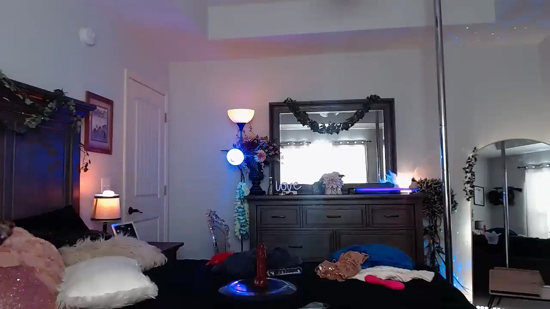 Gallery image thumbnail from Marilyn_XO's myfreecams stream on, 11/26/2024, 21:10 image 9 of 20
