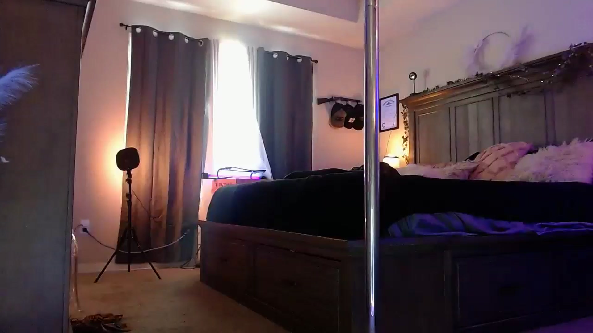 Gallery image thumbnail from Marilyn_XO's myfreecams stream on, 11/30/2024, 22:16 image 10 of 20