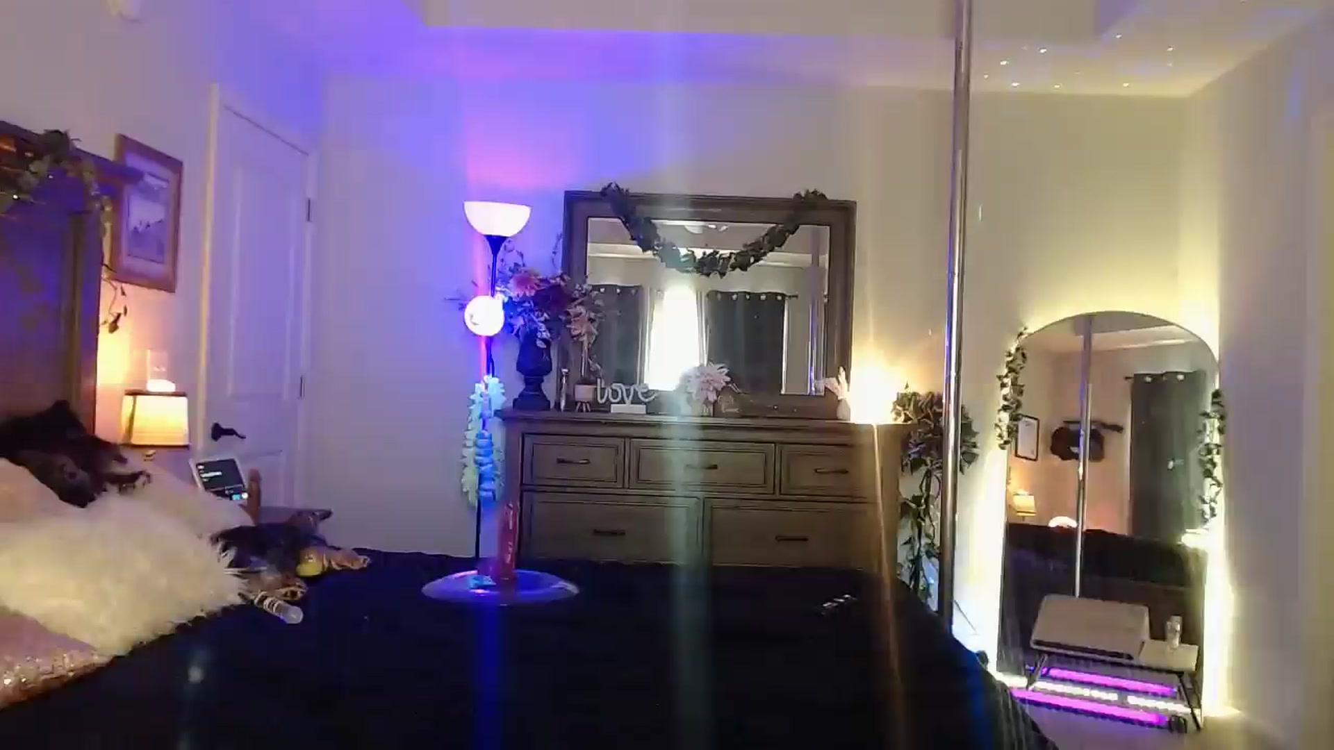 Gallery image thumbnail from Marilyn_XO's myfreecams stream on, 12/02/2024, 17:14 image 16 of 20