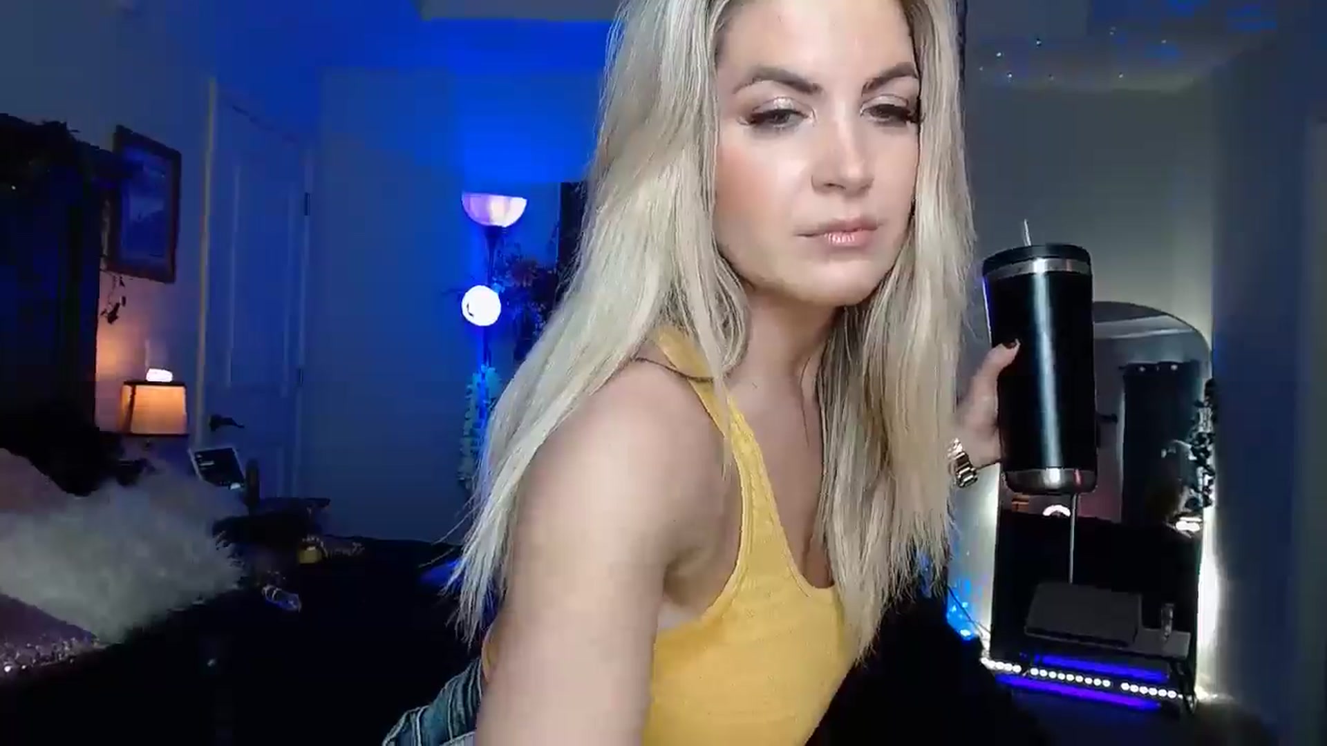 Gallery image thumbnail from Marilyn_XO's myfreecams stream on, 12/02/2024, 17:14 image 19 of 20