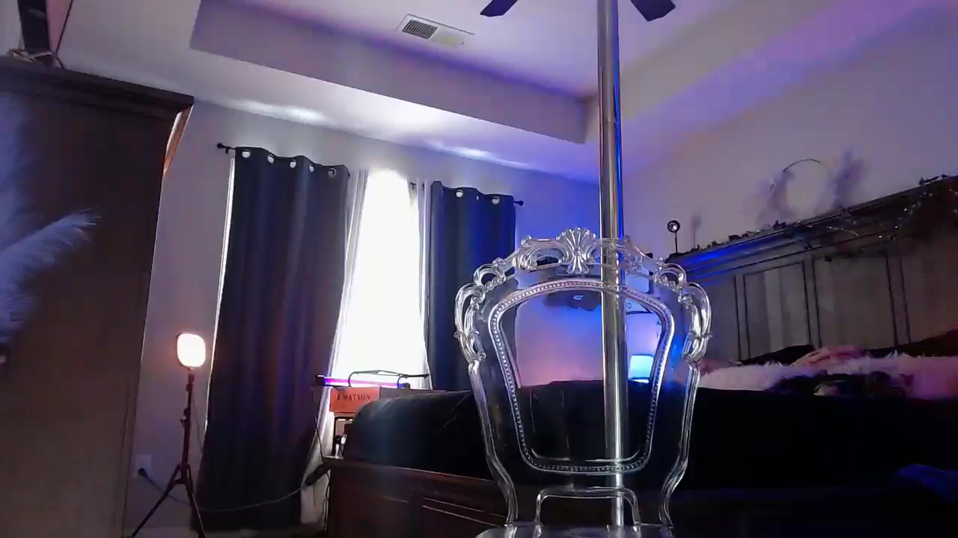 Gallery image thumbnail from Marilyn_XO's myfreecams stream on, 12/02/2024, 19:44 image 15 of 20