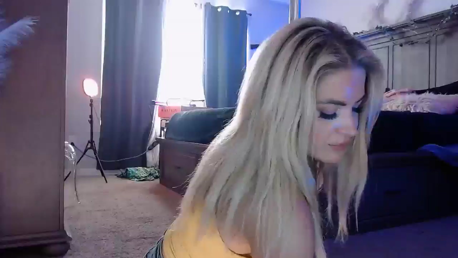 Gallery image thumbnail from Marilyn_XO's myfreecams stream on, 12/02/2024, 19:44 image 2 of 20
