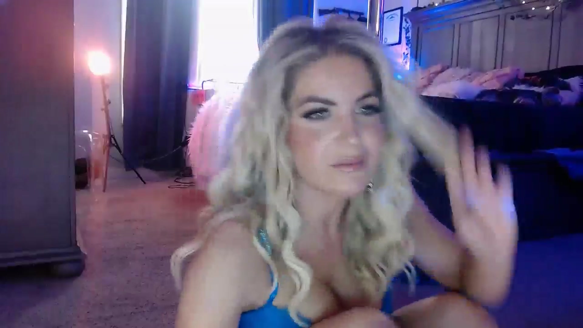 Gallery image thumbnail from Marilyn_XO's myfreecams stream on, 12/04/2024, 18:59 image 16 of 20