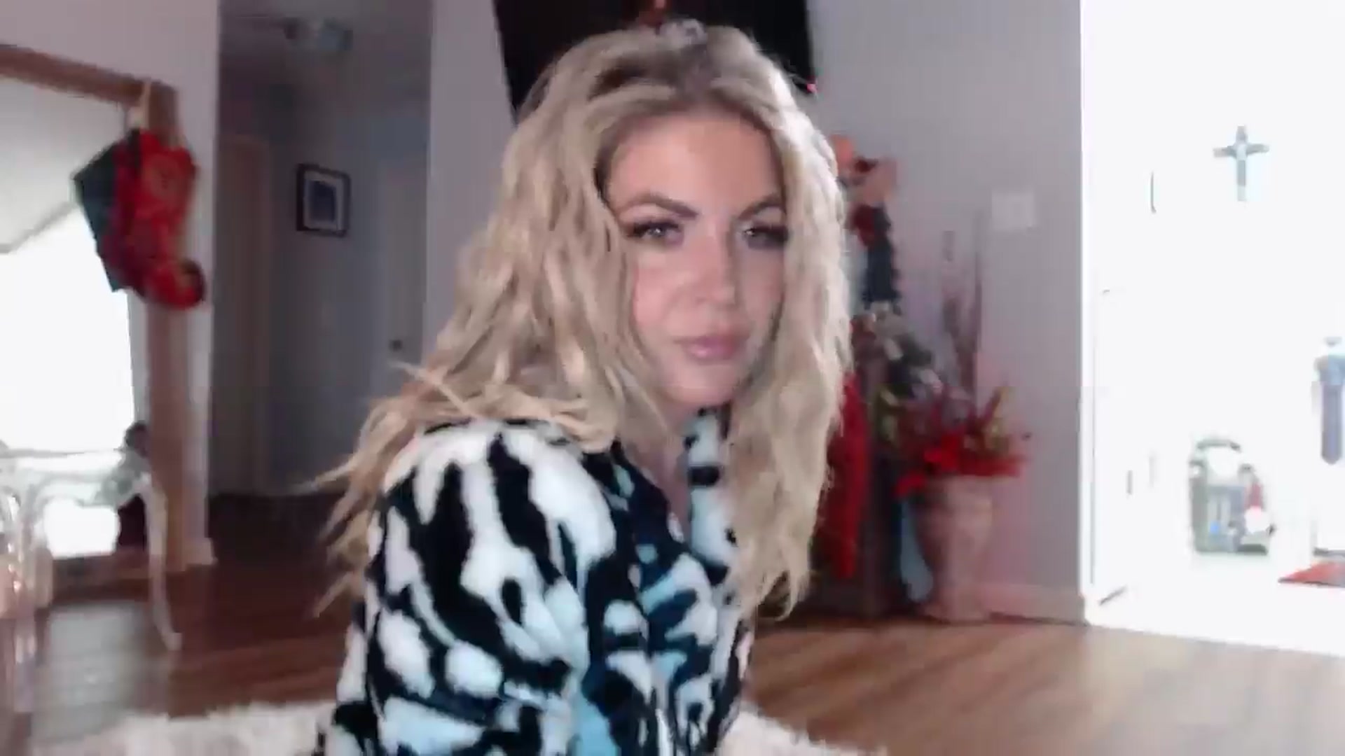 Gallery image thumbnail from Marilyn_XO's myfreecams stream on, 12/09/2024, 20:39 image 3 of 20