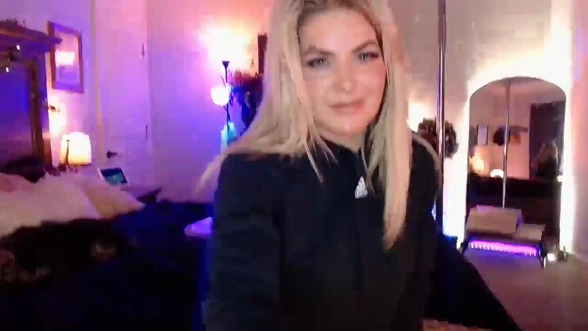 Gallery image thumbnail from Marilyn_XO's myfreecams stream on, 12/10/2024, 18:28 image 11 of 20