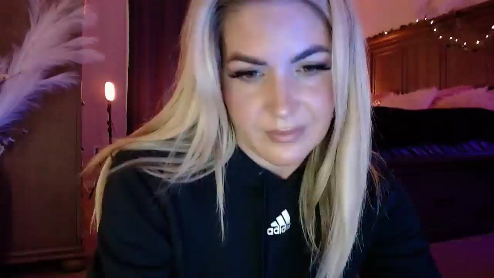 Gallery image thumbnail from Marilyn_XO's myfreecams stream on, 12/10/2024, 18:28 image 20 of 20