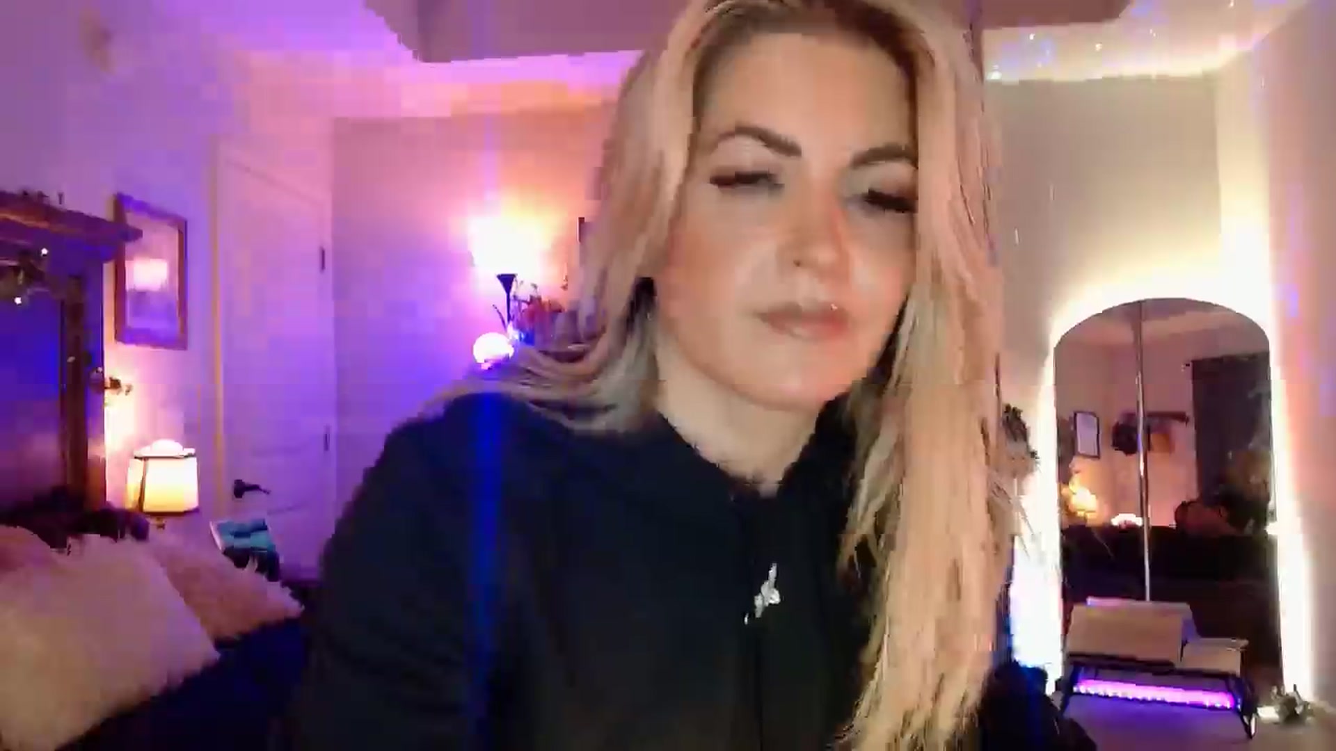 Gallery image thumbnail from Marilyn_XO's myfreecams stream on, 12/10/2024, 18:28 image 2 of 20