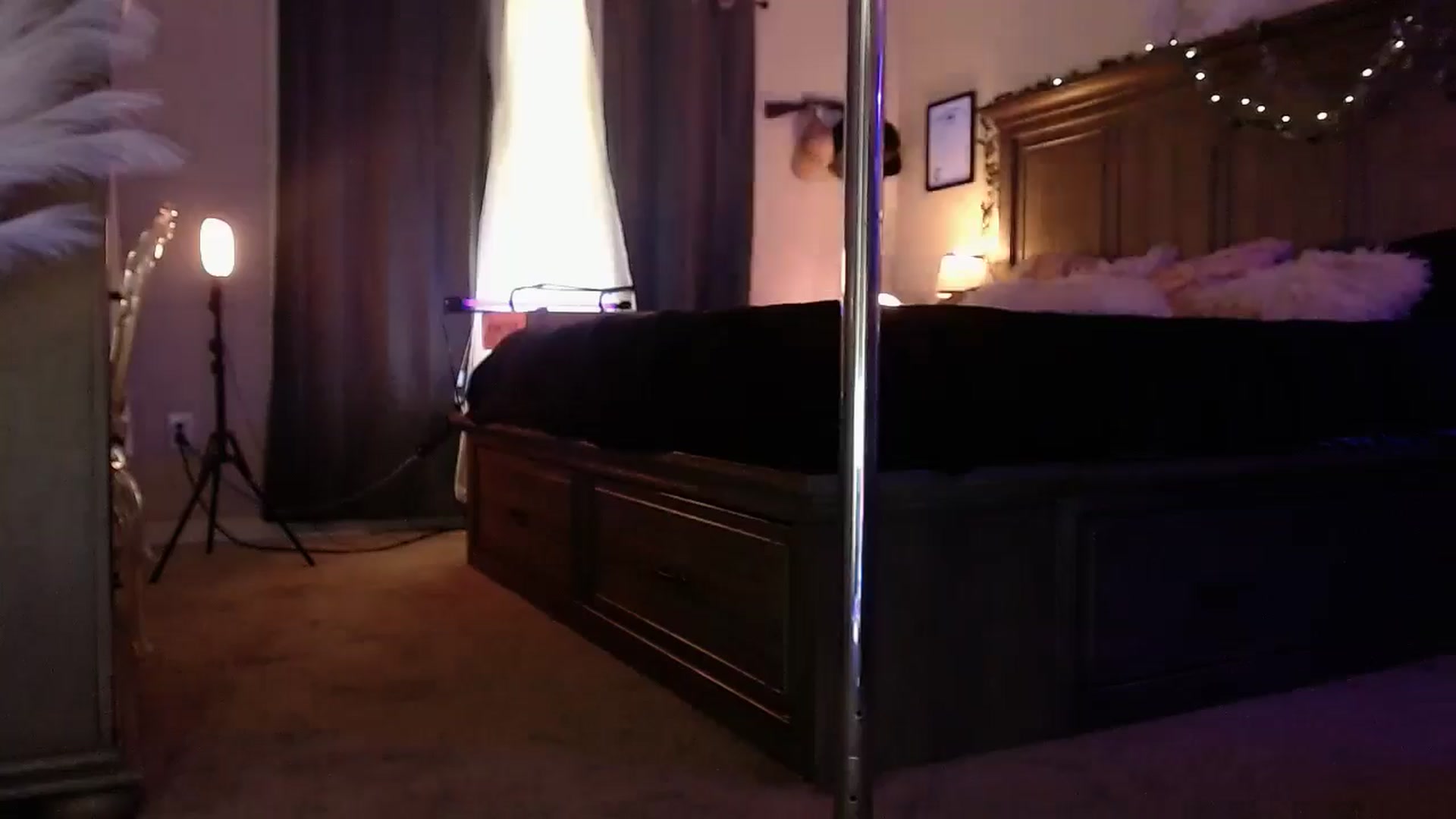 Gallery image thumbnail from Marilyn_XO's myfreecams stream on, 12/10/2024, 22:30 image 19 of 20