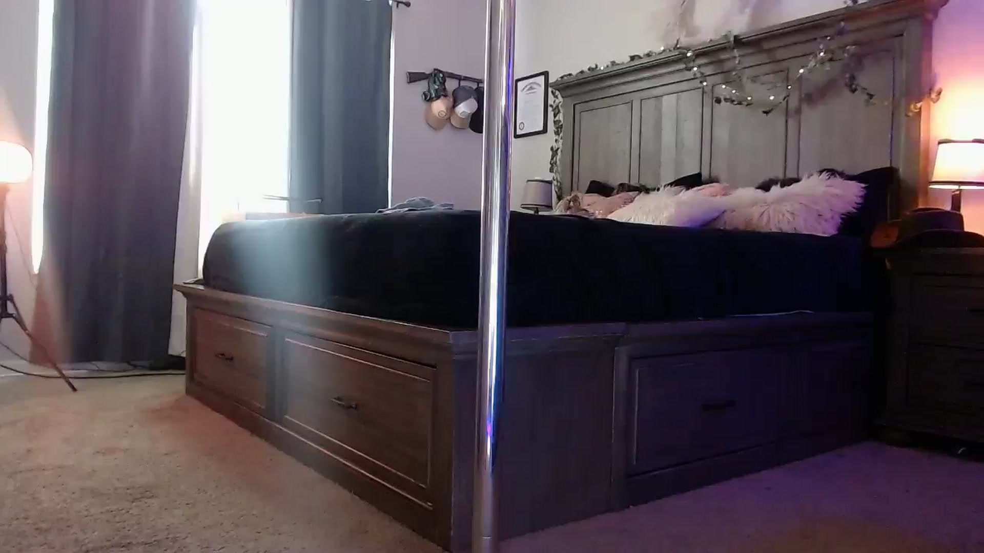 Gallery image thumbnail from Marilyn_XO's myfreecams stream on, 12/12/2024, 20:38 image 11 of 20