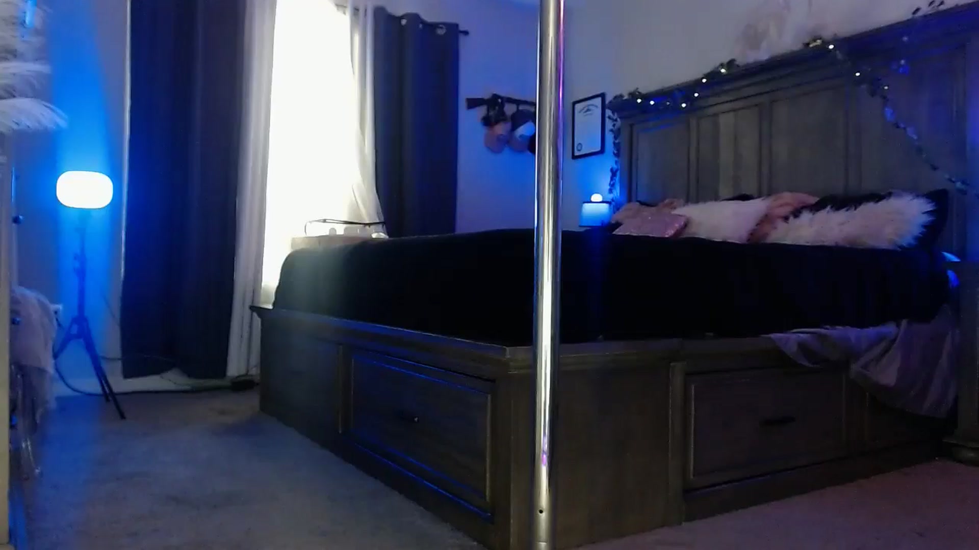 Gallery image thumbnail from Marilyn_XO's myfreecams stream on, 12/16/2024, 17:48 image 10 of 20