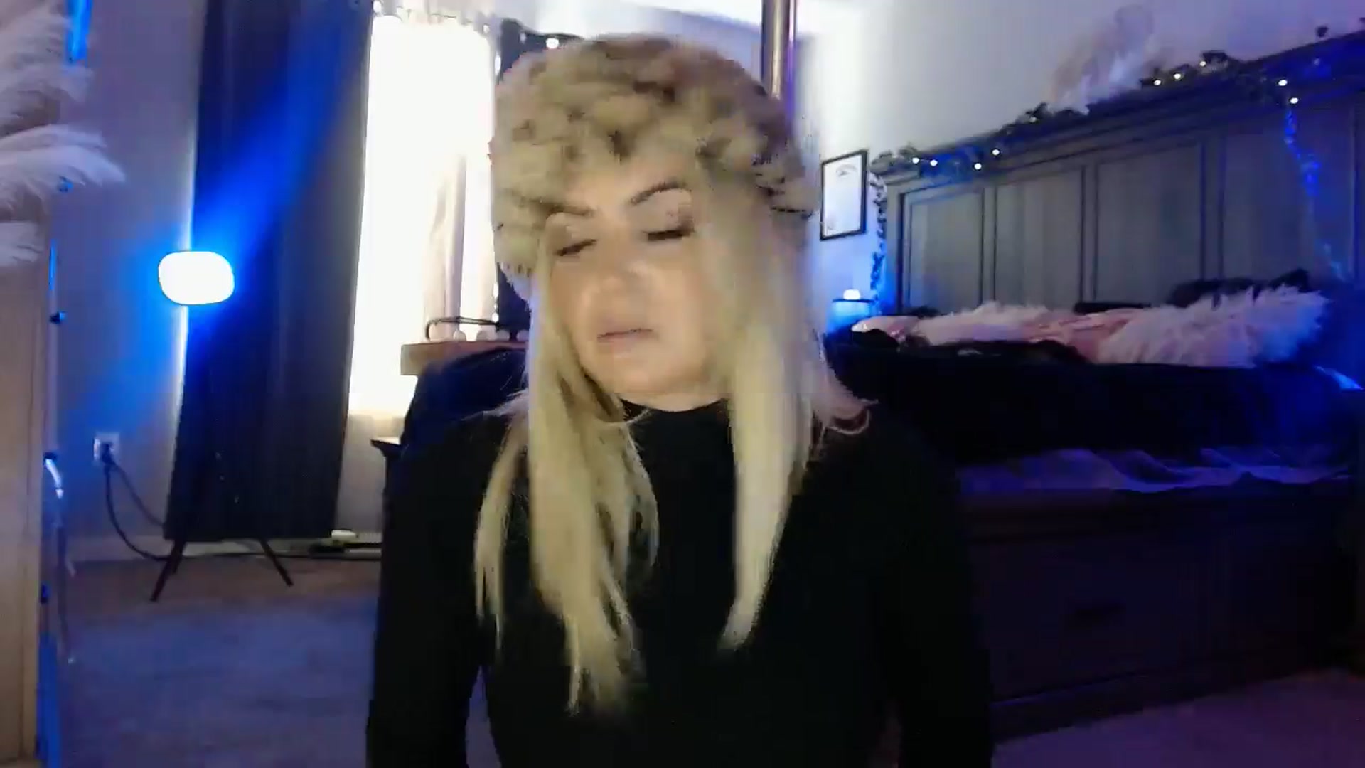 Gallery image thumbnail from Marilyn_XO's myfreecams stream on, 12/17/2024, 19:52 image 8 of 20