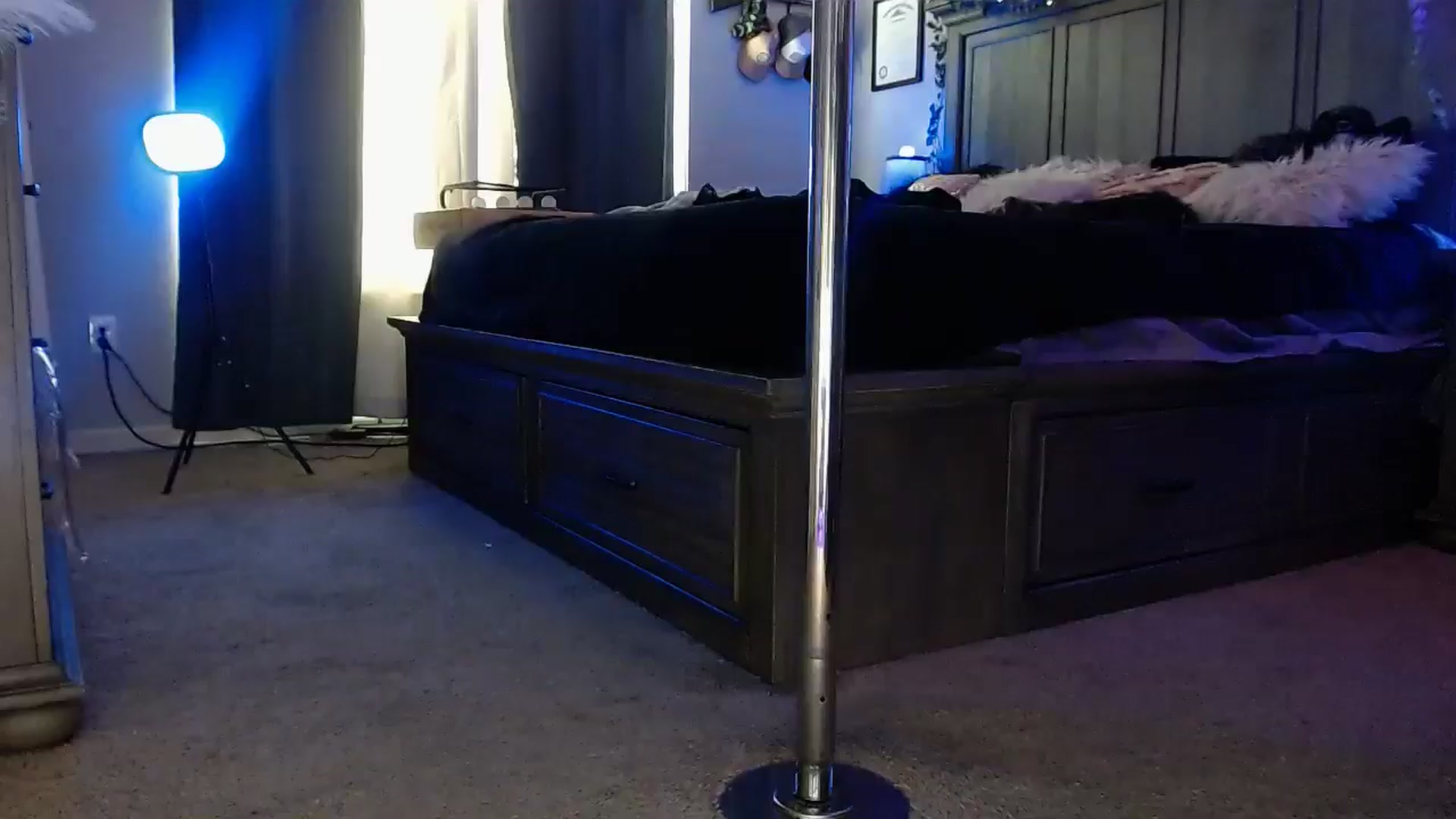 Gallery image thumbnail from Marilyn_XO's myfreecams stream on, 12/17/2024, 19:52 image 13 of 20