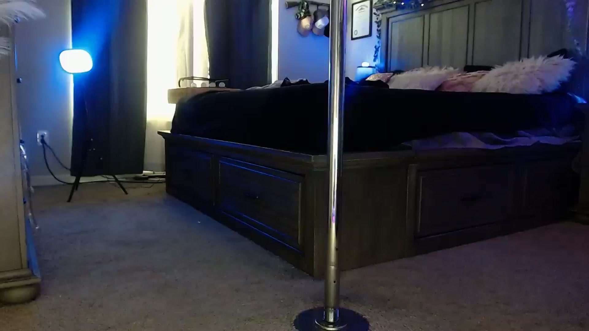 Gallery image thumbnail from Marilyn_XO's myfreecams stream on, 12/17/2024, 19:52 image 19 of 20