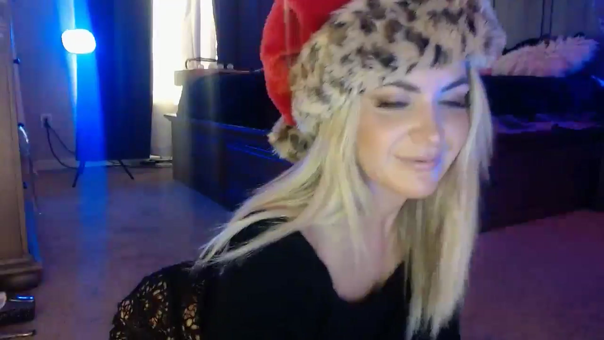 Gallery image thumbnail from Marilyn_XO's myfreecams stream on, 12/17/2024, 19:52 image 2 of 20