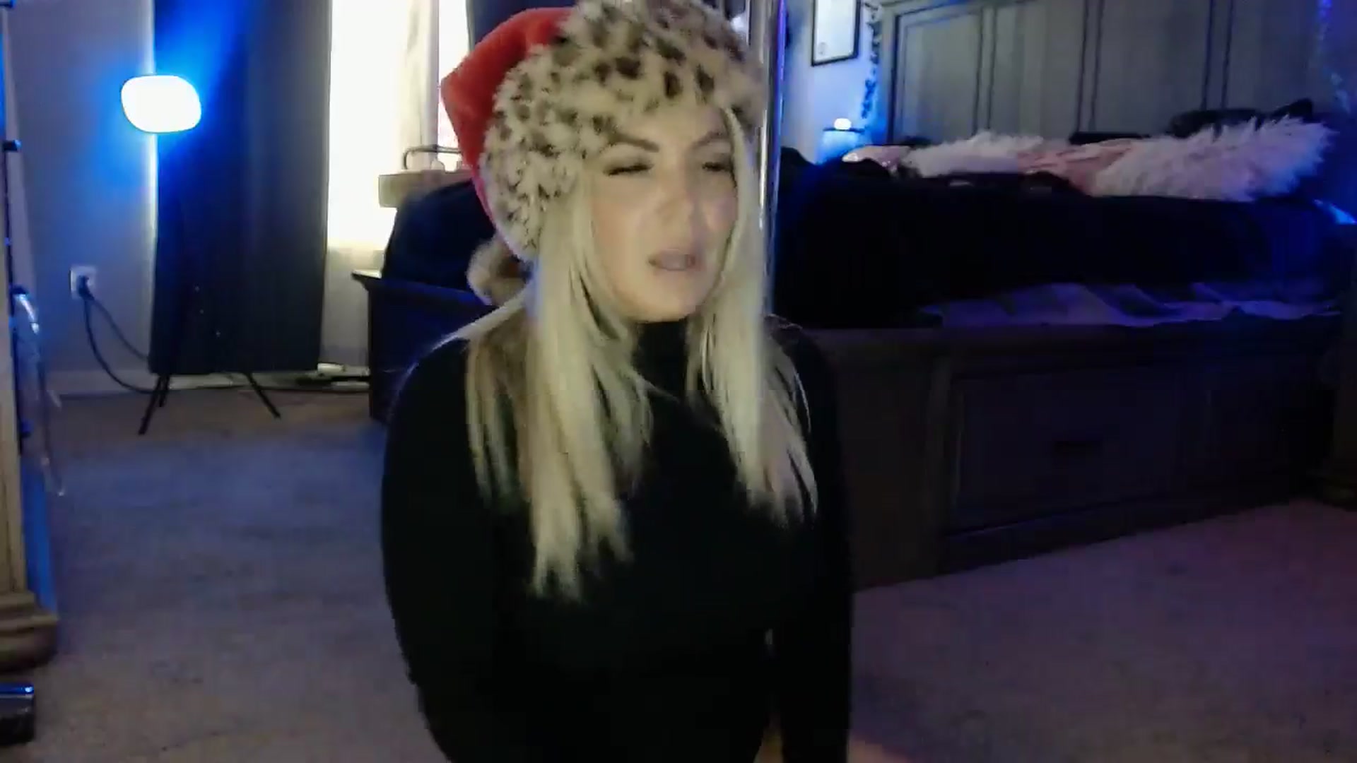 Gallery image thumbnail from Marilyn_XO's myfreecams stream on, 12/17/2024, 19:52 image 9 of 20