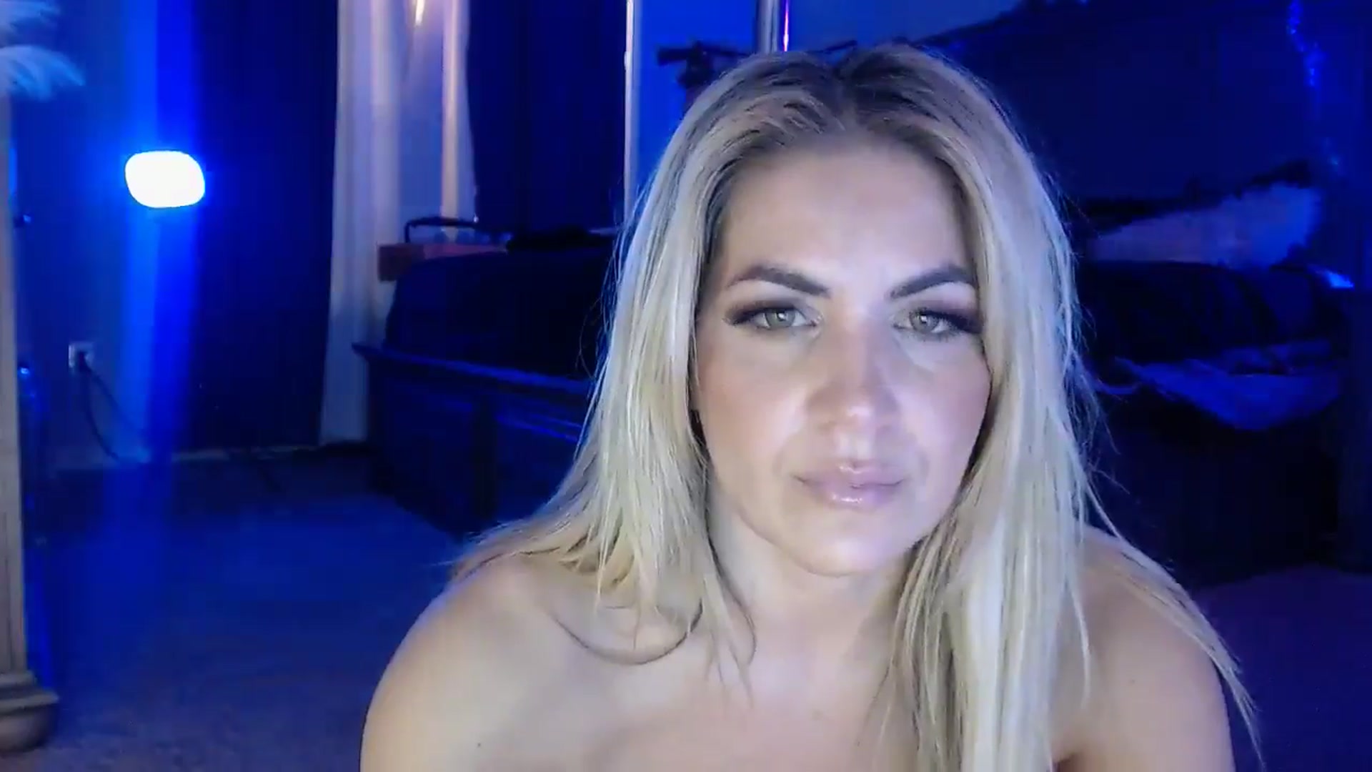 Gallery image thumbnail from Marilyn_XO's myfreecams stream on, 12/17/2024, 22:39 image 13 of 20