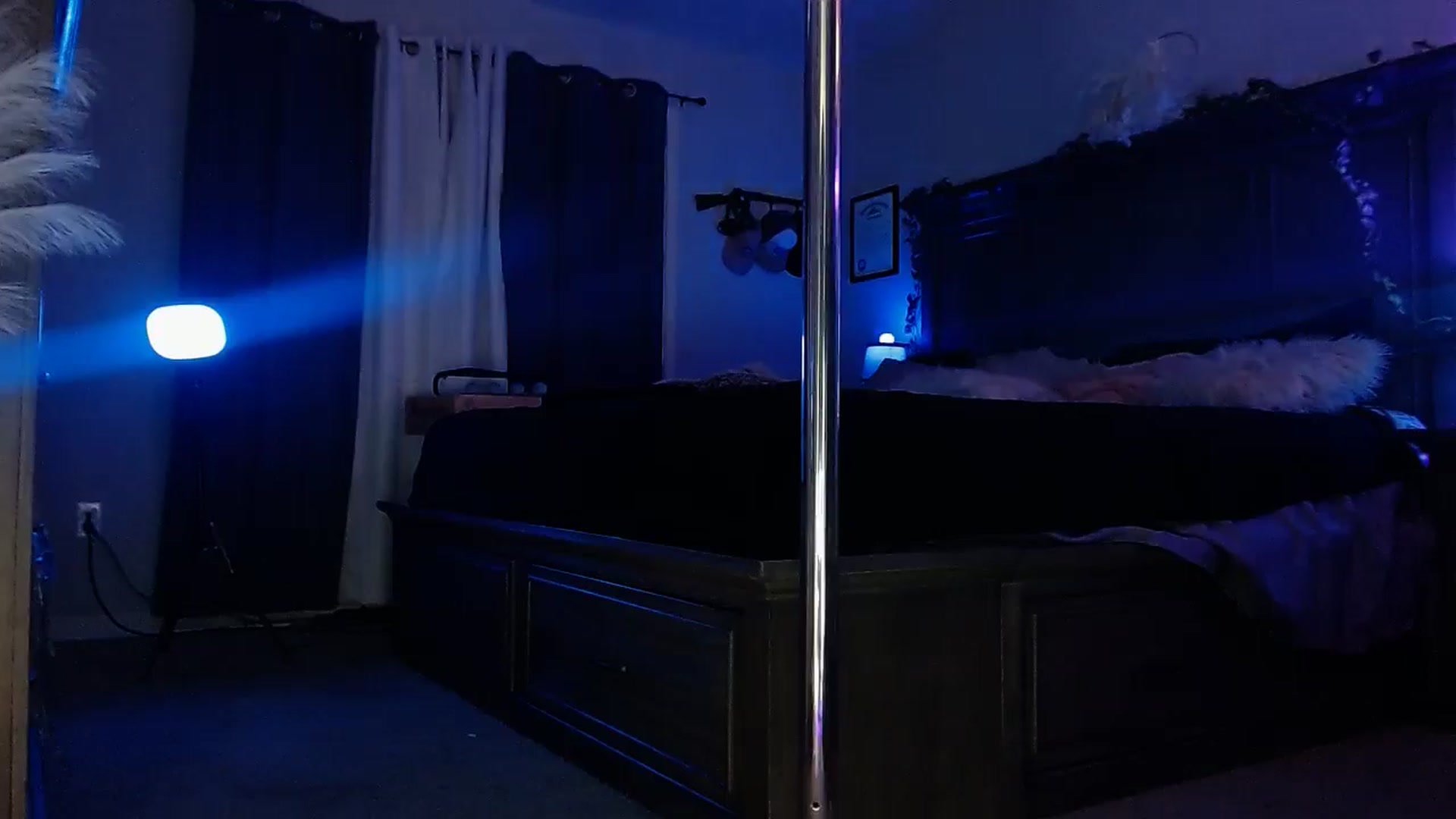 Gallery image thumbnail from Marilyn_XO's myfreecams stream on, 12/18/2024, 01:49 image 15 of 20