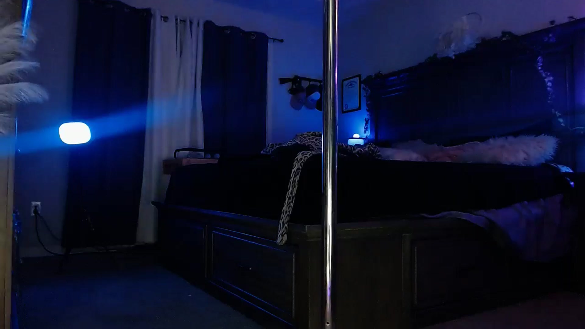 Gallery image thumbnail from Marilyn_XO's myfreecams stream on, 12/18/2024, 01:49 image 14 of 20