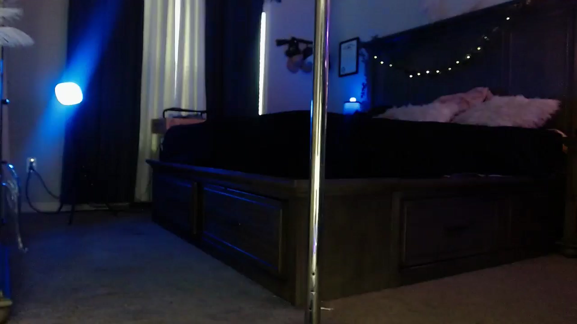 Gallery image thumbnail from Marilyn_XO's myfreecams stream on, 12/18/2024, 21:19 image 8 of 20