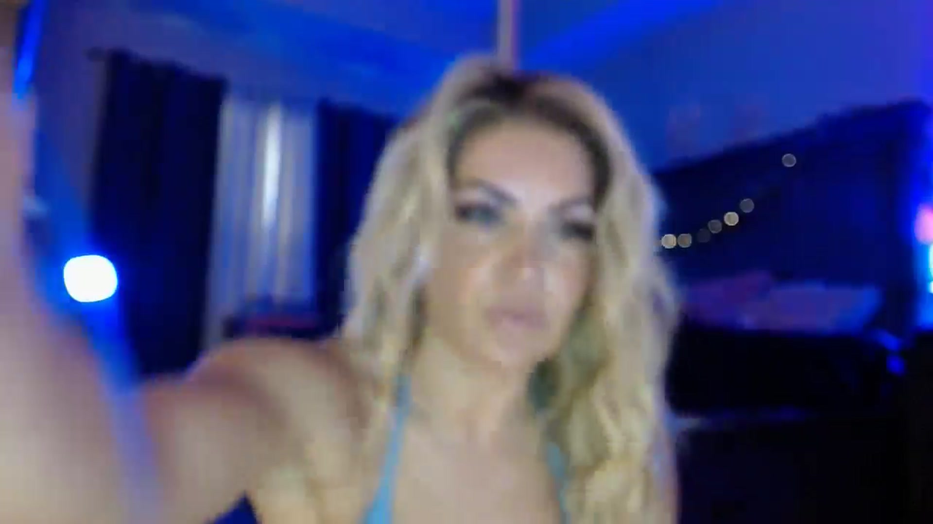 Gallery image thumbnail from Marilyn_XO's myfreecams stream on, 12/18/2024, 21:19 image 10 of 20