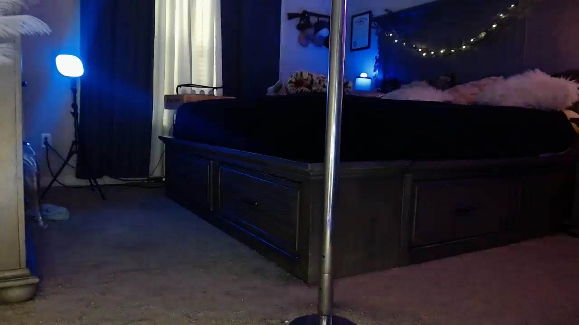 Gallery image thumbnail from Marilyn_XO's myfreecams stream on, 12/19/2024, 17:33 image 20 of 20