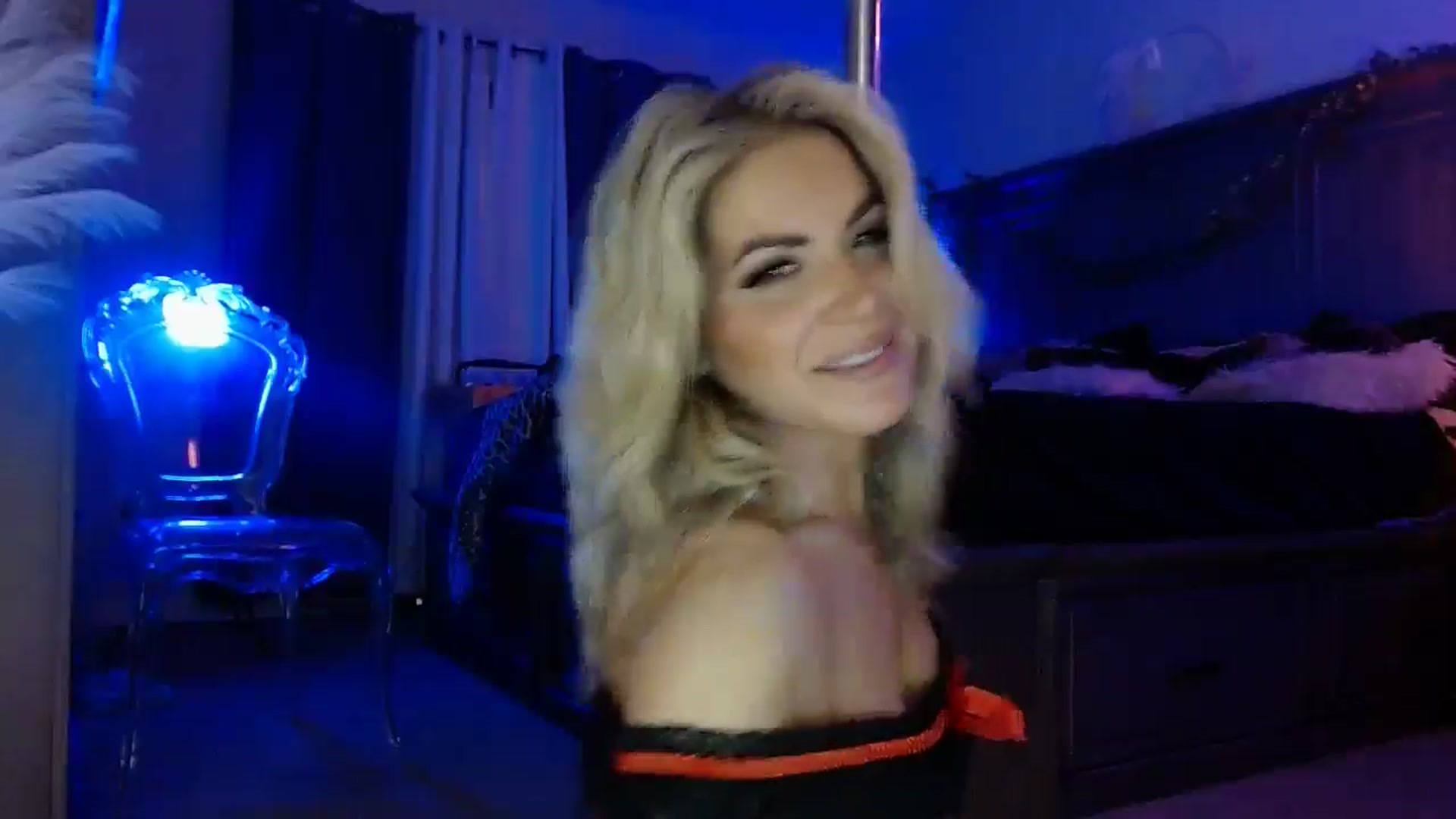 Gallery image thumbnail from Marilyn_XO's myfreecams stream on, 12/20/2024, 24:46 image 10 of 20