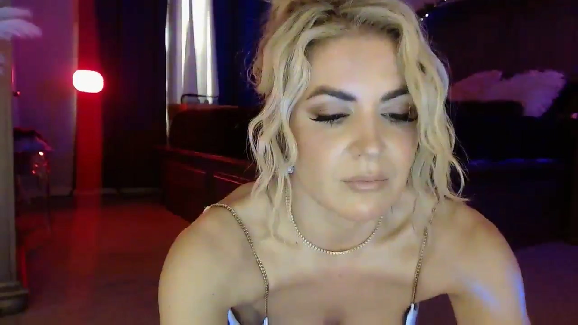 Gallery image thumbnail from Marilyn_XO's myfreecams stream on, 12/22/2024, 20:50 image 20 of 20