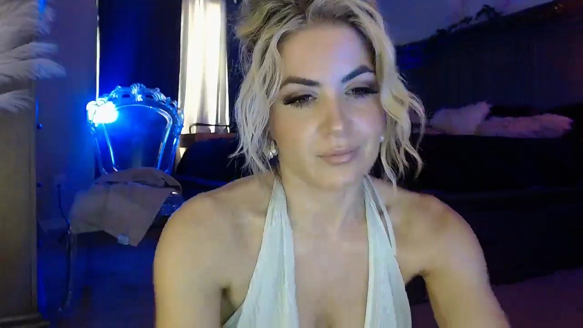 Gallery image thumbnail from Marilyn_XO's myfreecams stream on, 12/23/2024, 21:25 image 3 of 20