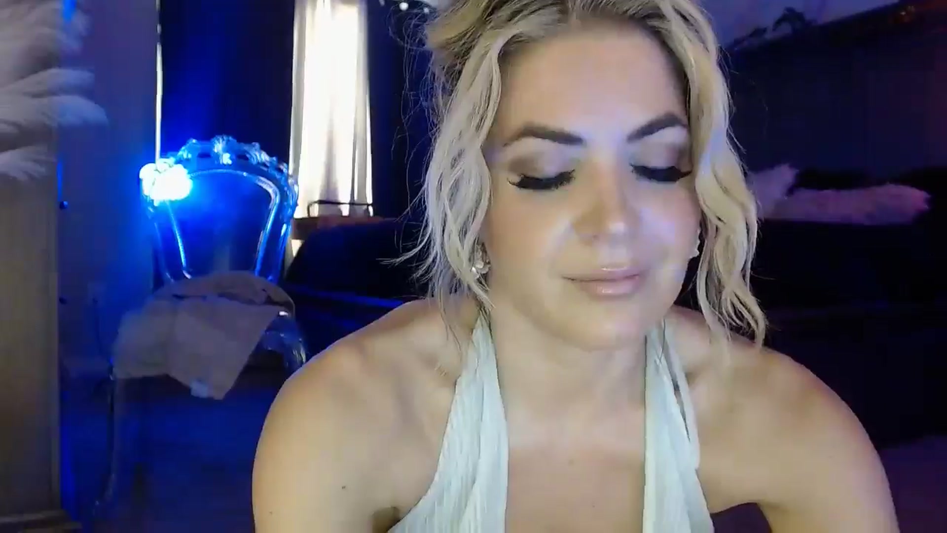 Gallery image thumbnail from Marilyn_XO's myfreecams stream on, 12/23/2024, 21:25 image 6 of 20