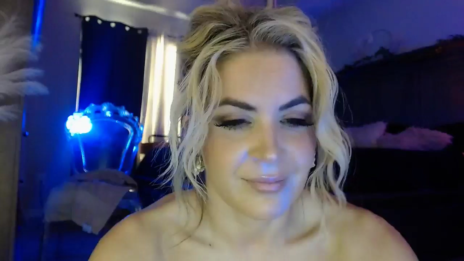 Gallery image thumbnail from Marilyn_XO's myfreecams stream on, 12/23/2024, 22:33 image 3 of 20