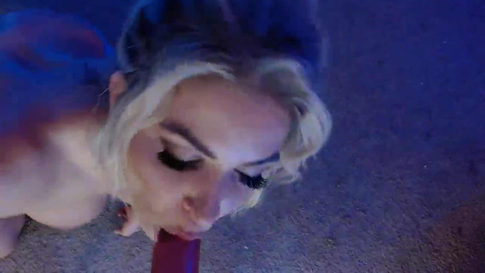 Gallery image thumbnail from Marilyn_XO's myfreecams stream on, 12/26/2024, 23:41 image 6 of 20