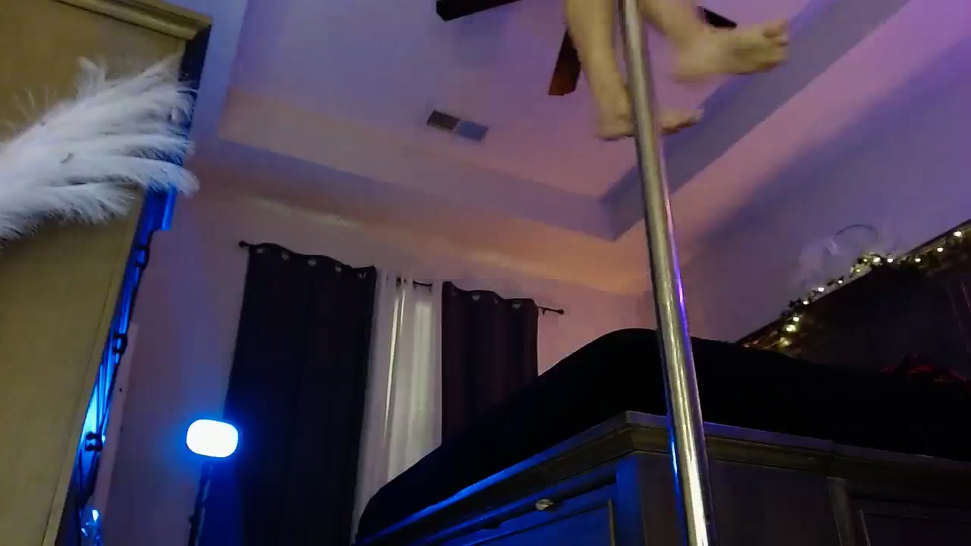 Gallery image thumbnail from Marilyn_XO's myfreecams stream on, 12/27/2024, 18:29 image 7 of 20