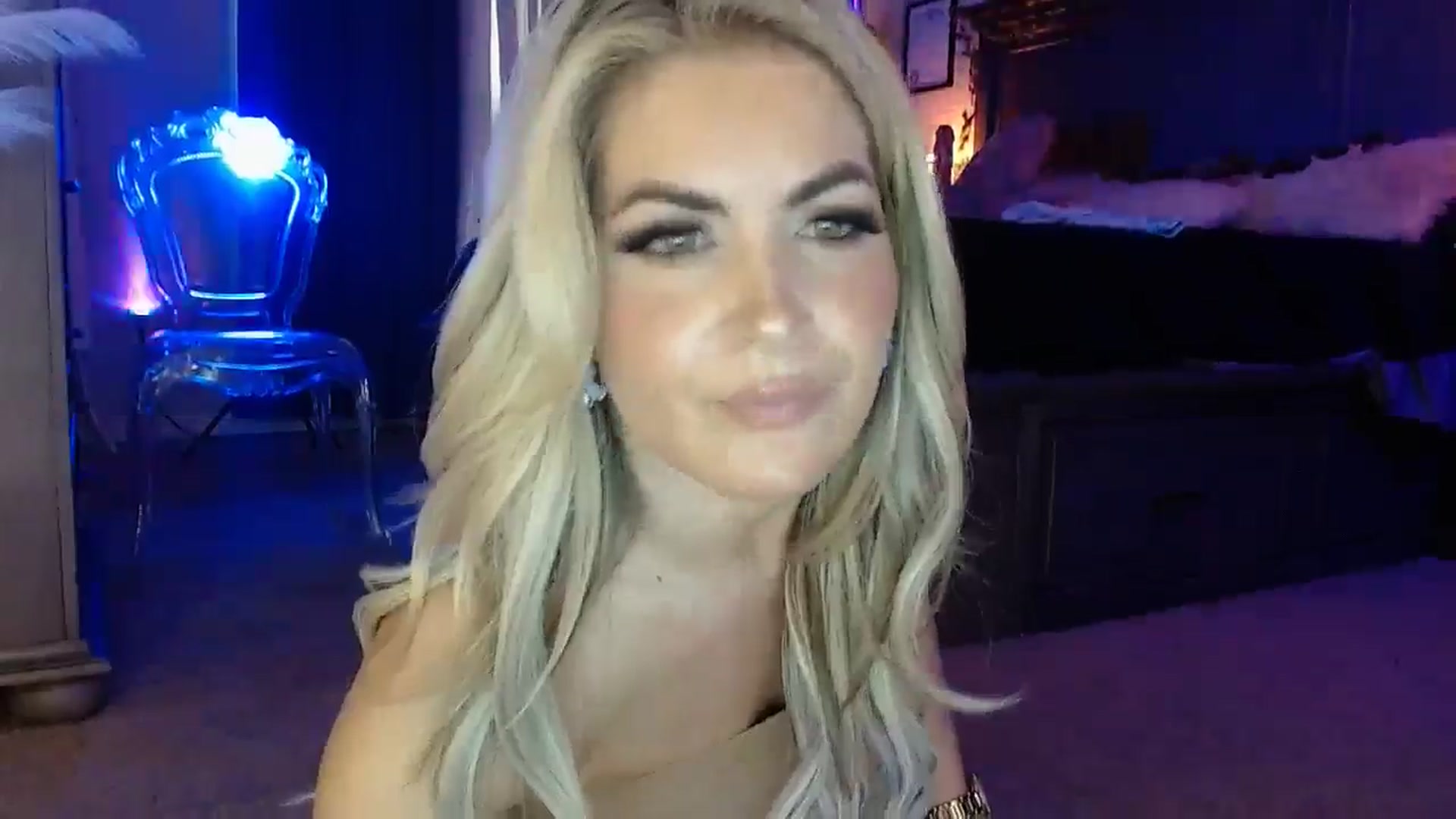 Gallery image thumbnail from Marilyn_XO's myfreecams stream on, 12/29/2024, 20:13 image 3 of 20