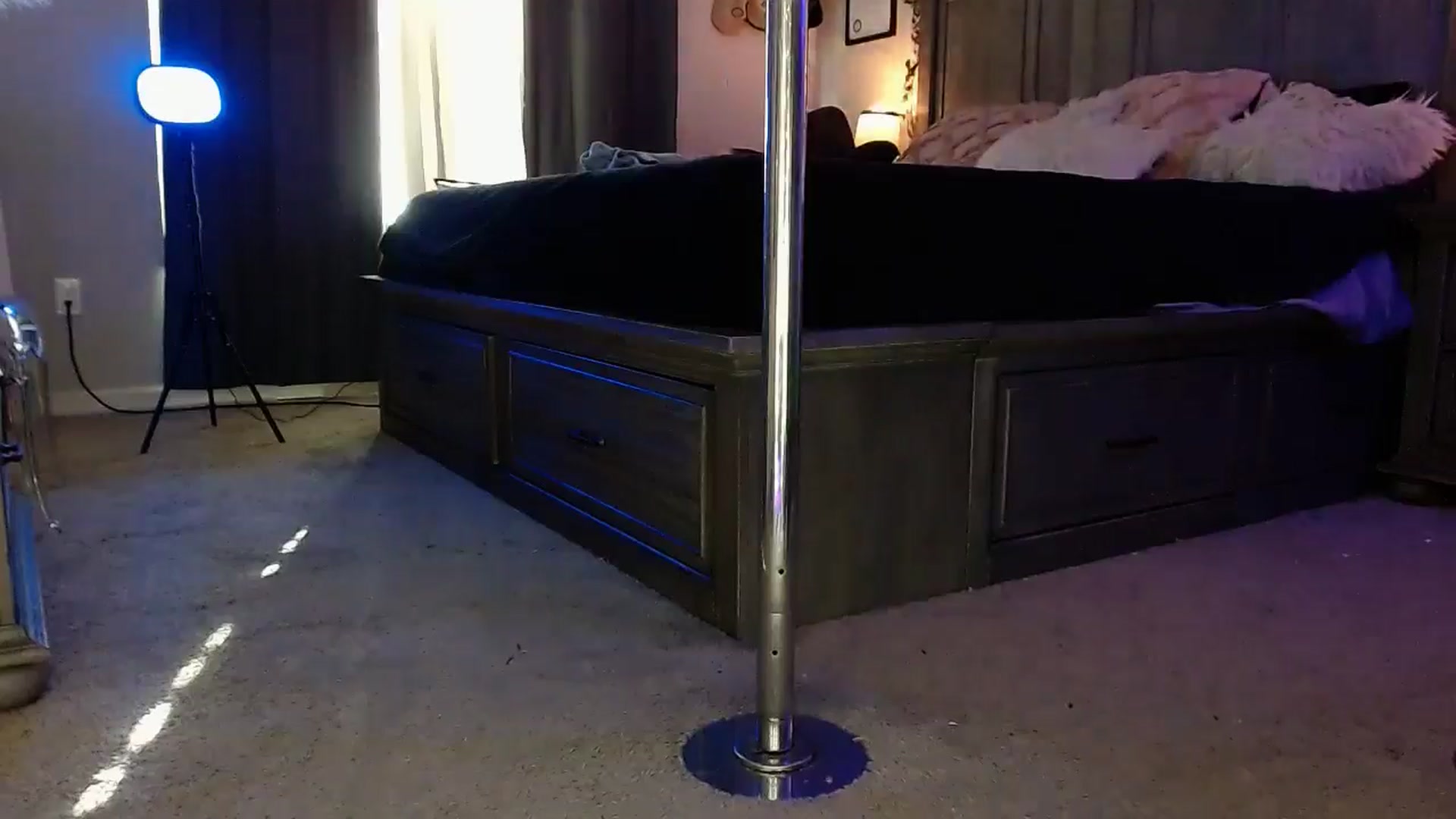 Gallery image thumbnail from Marilyn_XO's myfreecams stream on, 12/30/2024, 23:12 image 8 of 20
