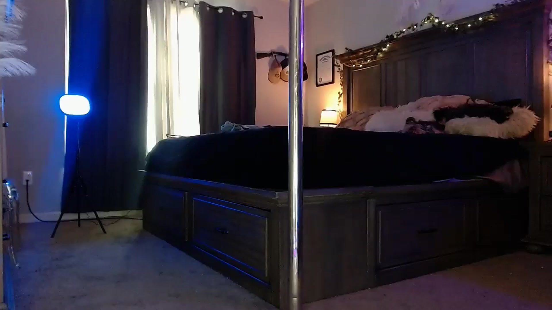 Gallery image thumbnail from Marilyn_XO's myfreecams stream on, 12/30/2024, 23:12 image 5 of 20